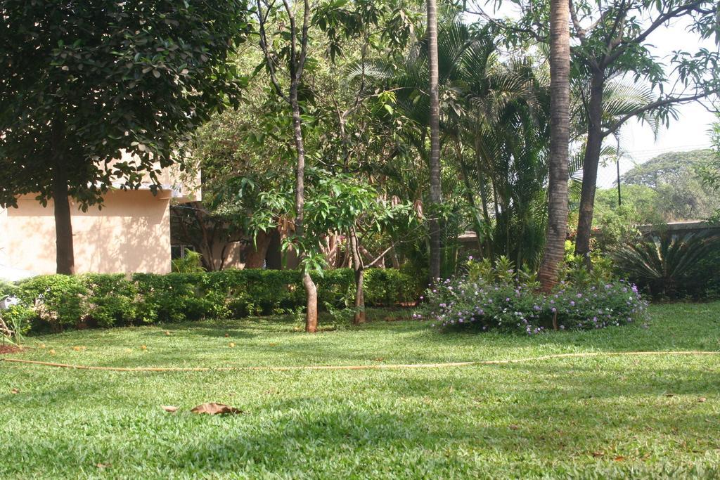 Hotel Ferreira Resort Лонавла Екстер'єр фото