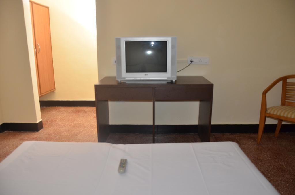 Hotel Ferreira Resort Лонавла Екстер'єр фото